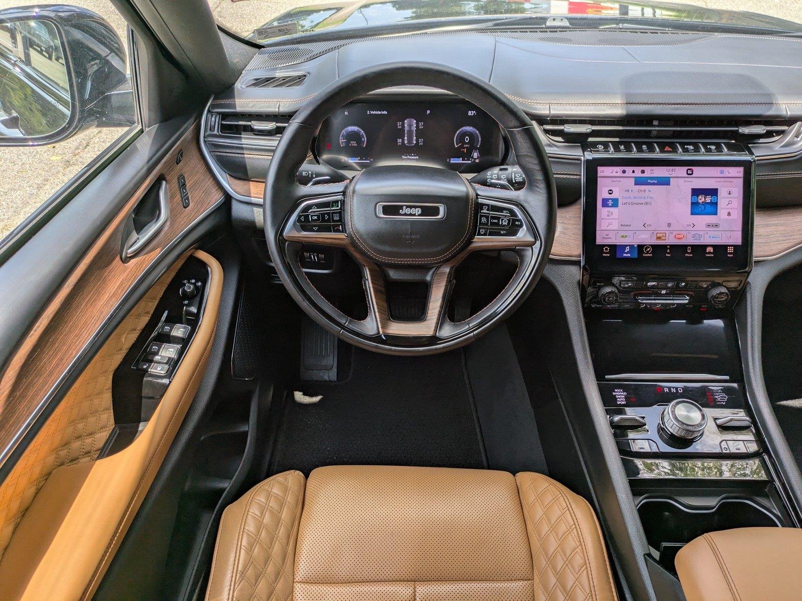 Used 2023 Diamond Black Crystal Pearlcoat Jeep Summit image 16