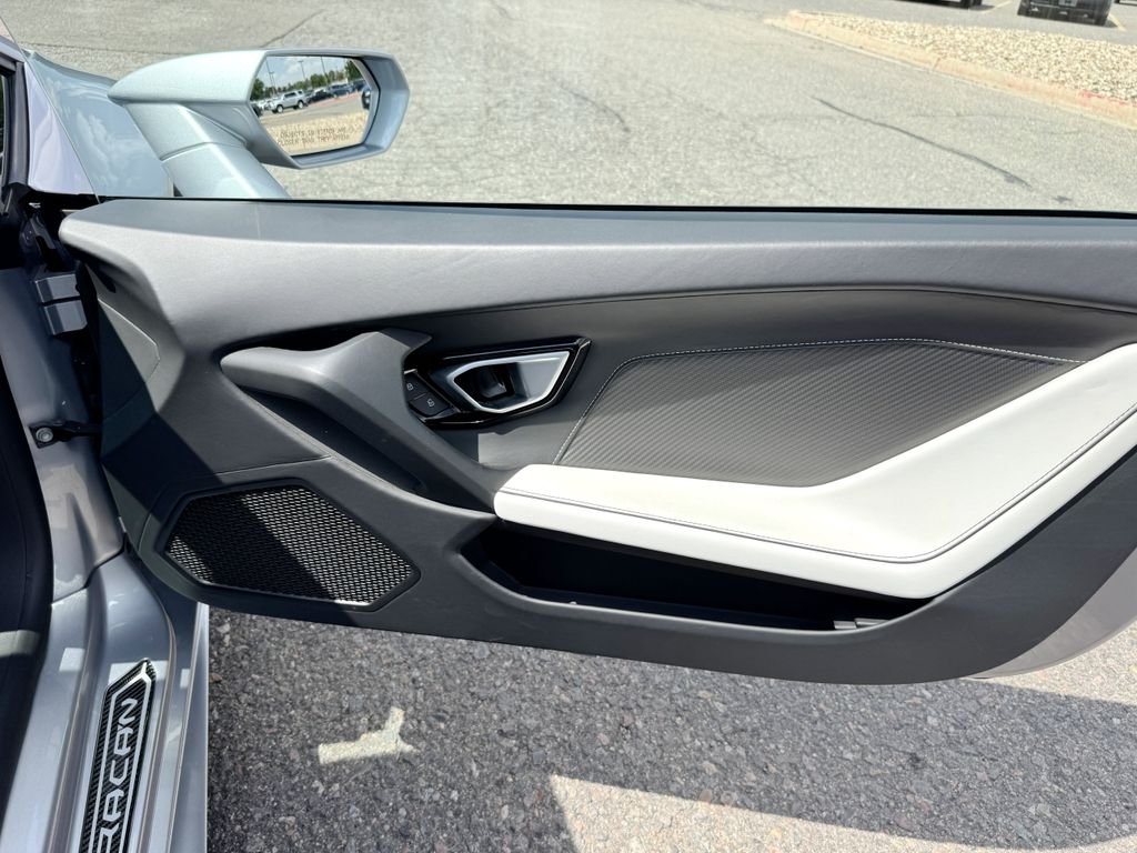 Used 2018 Silver Lamborghini LP580-2S image 27