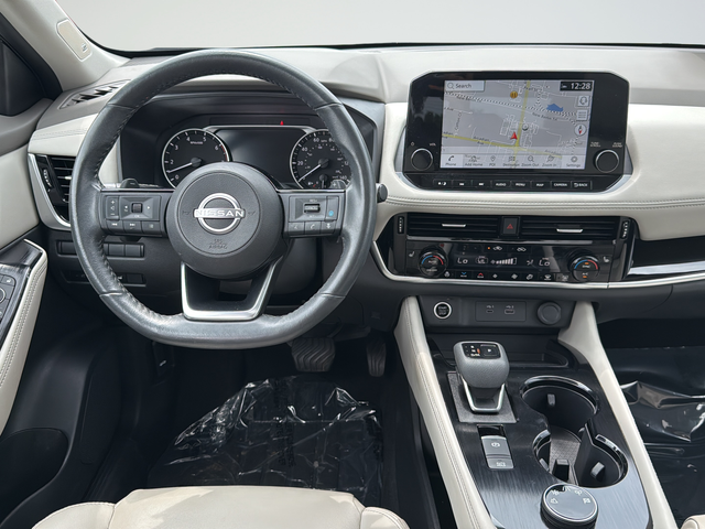 Used 2023 White Nissan SL image 11