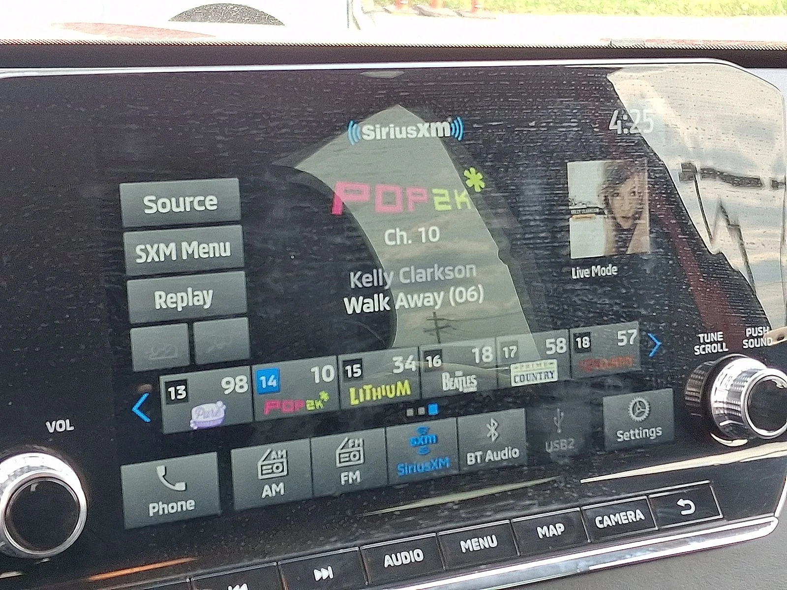Used 2022  Mitsubishi SE image 17