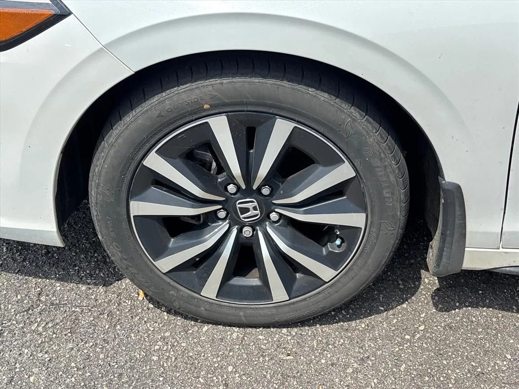 Used 2024 White Honda EX-L image 15