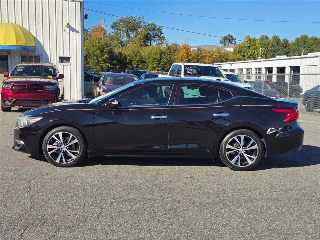 Used 2017 Black Nissan 3.5 SL image 23