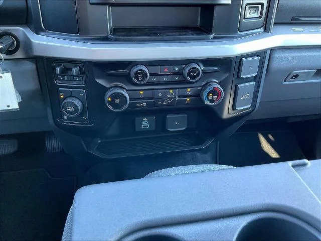New 2027 Carbonized Gray Metallic Ford F-250® XLT image 66