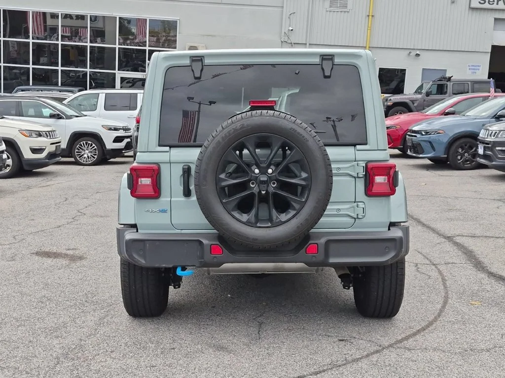 Used 2024  Jeep Sahara 4xe image 6
