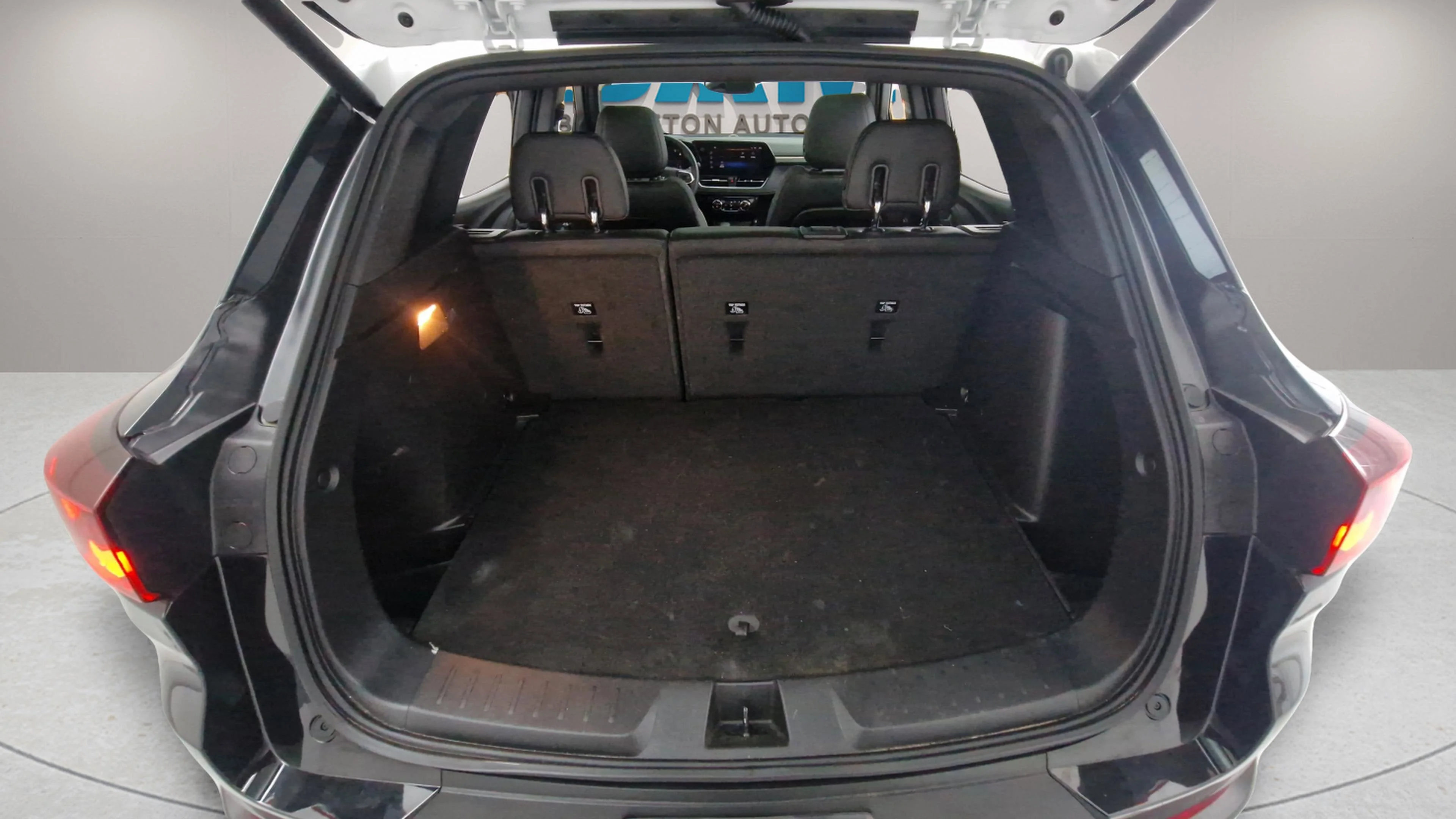 New 2025 Mosaic Black Metallic Chevrolet ACTIV image 16