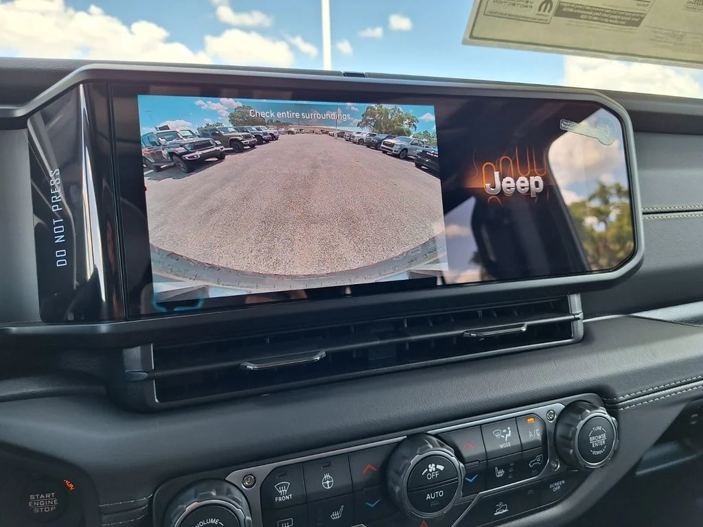 2025 Jeep Wrangler 4-Door Sahara - Photo 24
