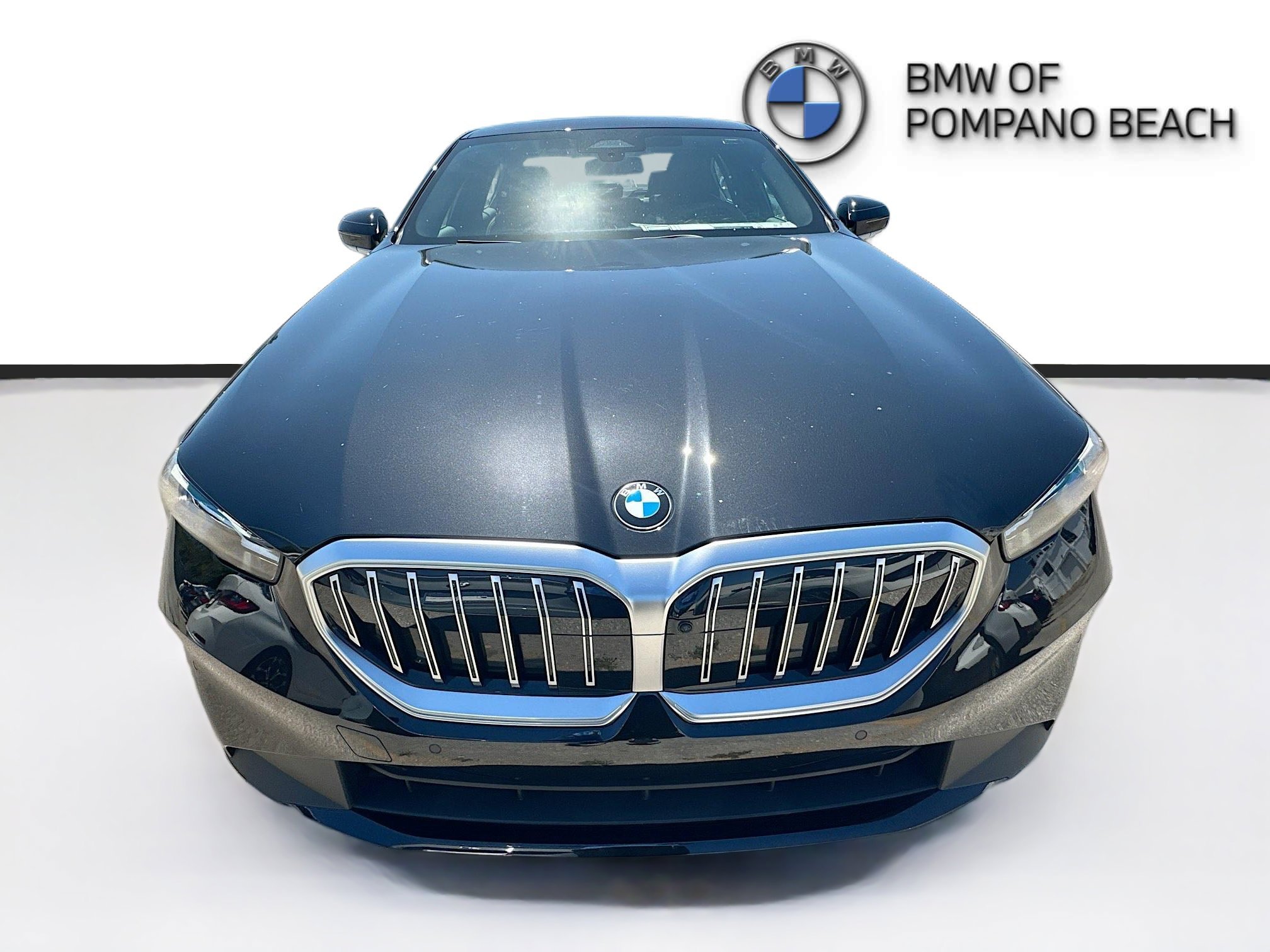 New 2025 Black Sapphire Metallic BMW 530i image 2