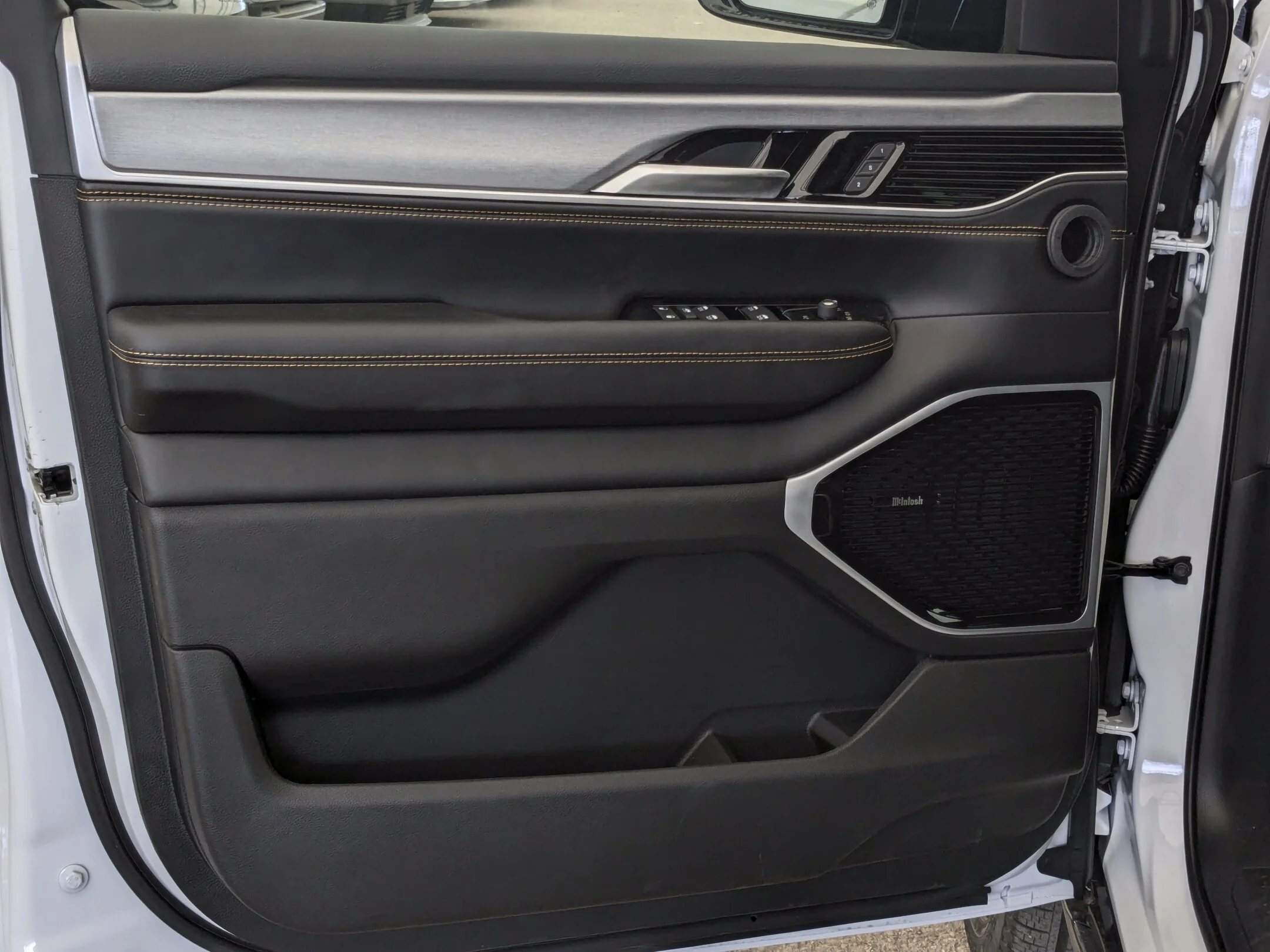 New 2026 White Jeep 85th Anniversary - - McIntosh 19 Spkr Audio - 3 Panel Sunroof - 22 Wheels - Surround View & More! image 11