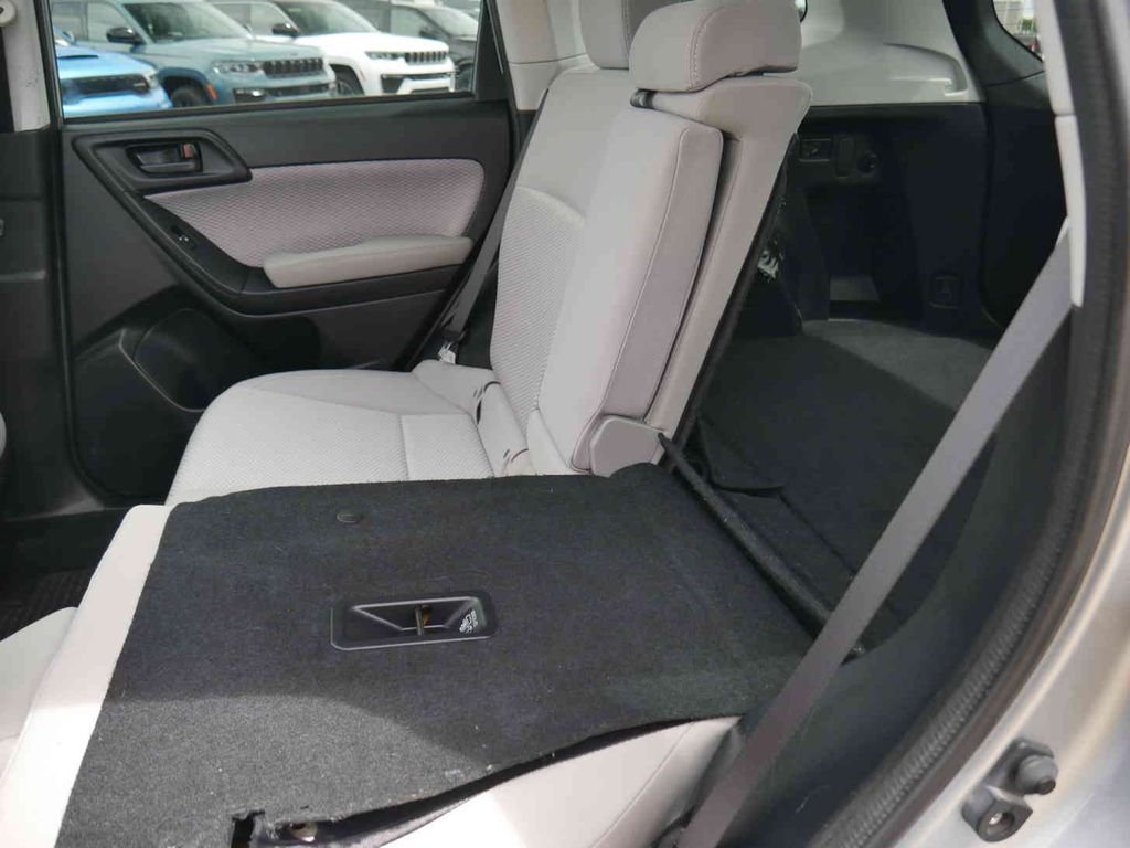 Used 2018 Silver Subaru 2.5i Premium image 14