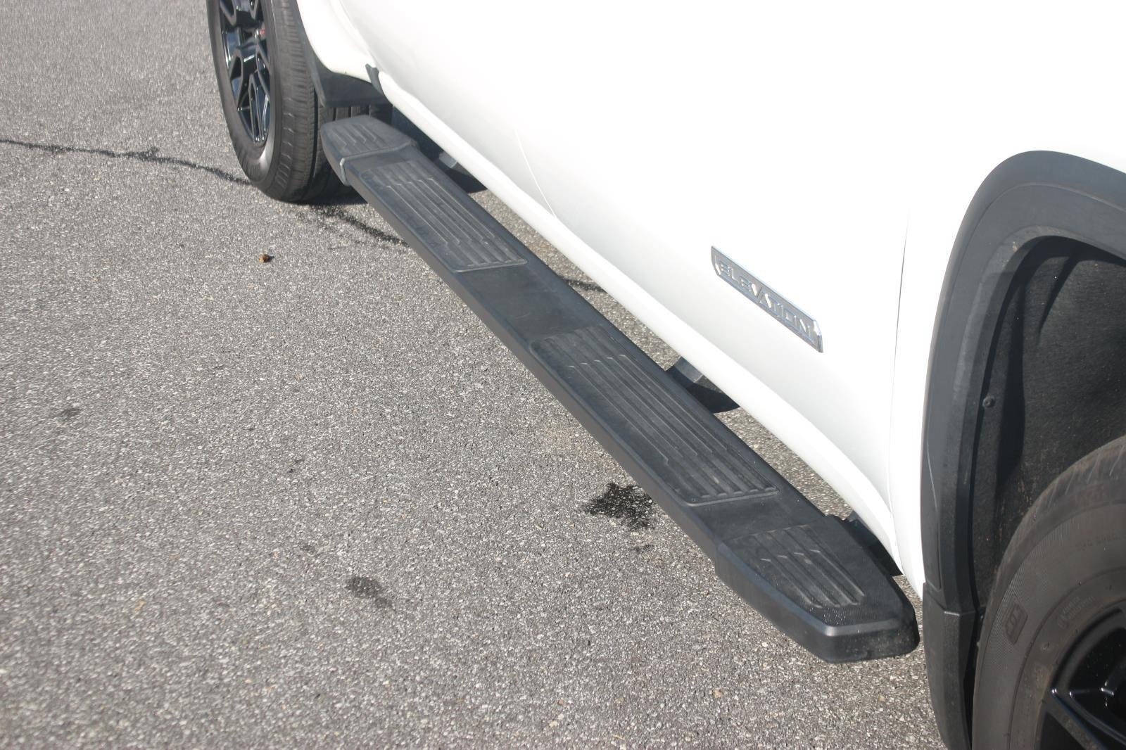 Used 2024 Summit White GMC Elevation image 10