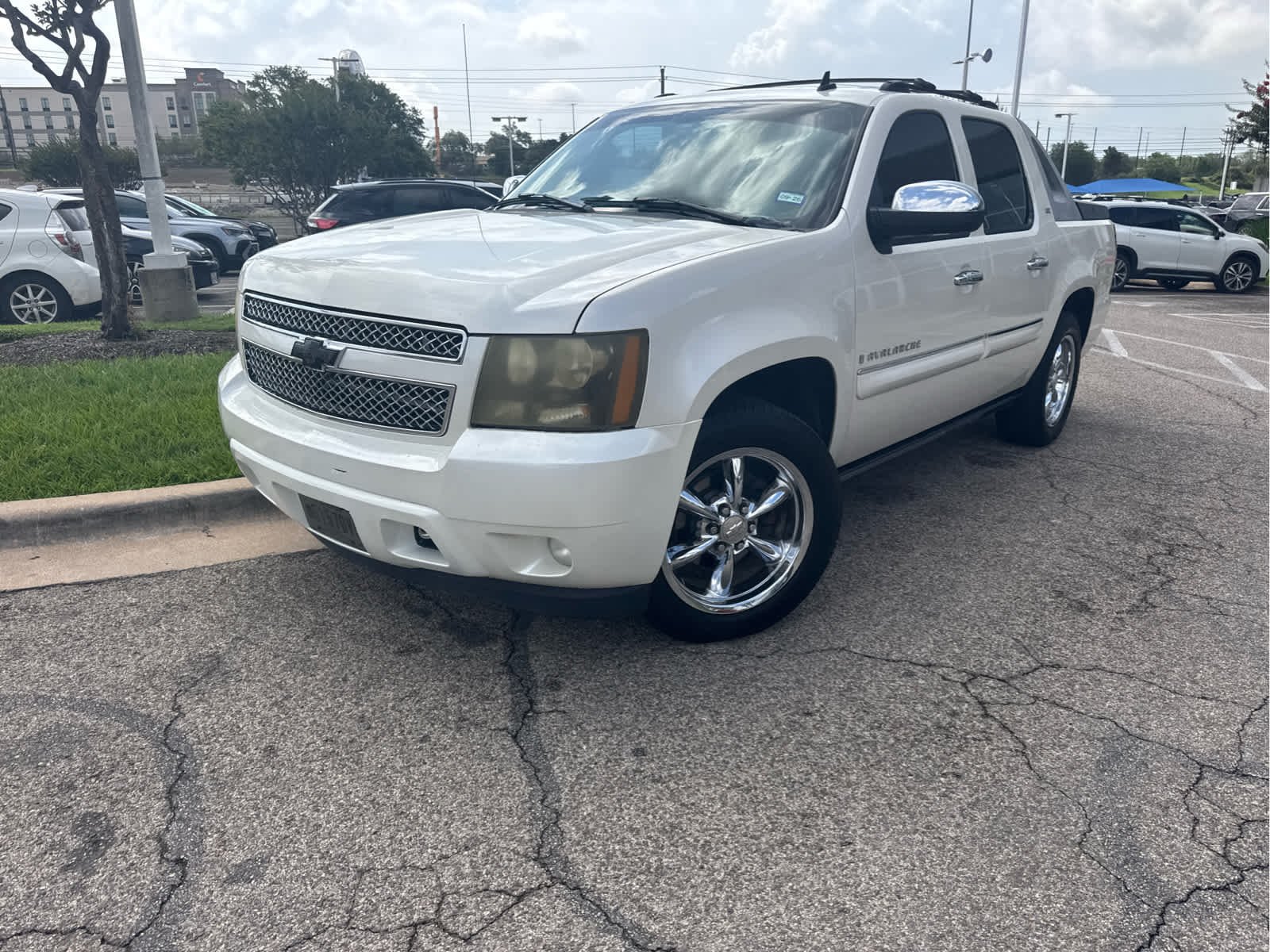 Used 2008 White Diamond Chevrolet LTZ image 2
