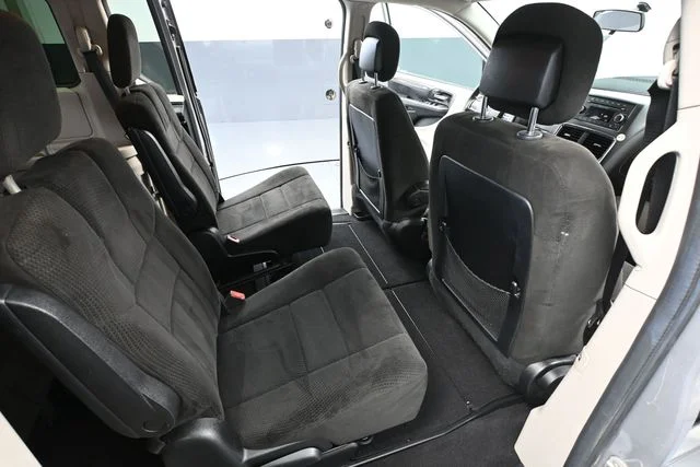 Used 2013 Silver Dodge SXT image 40