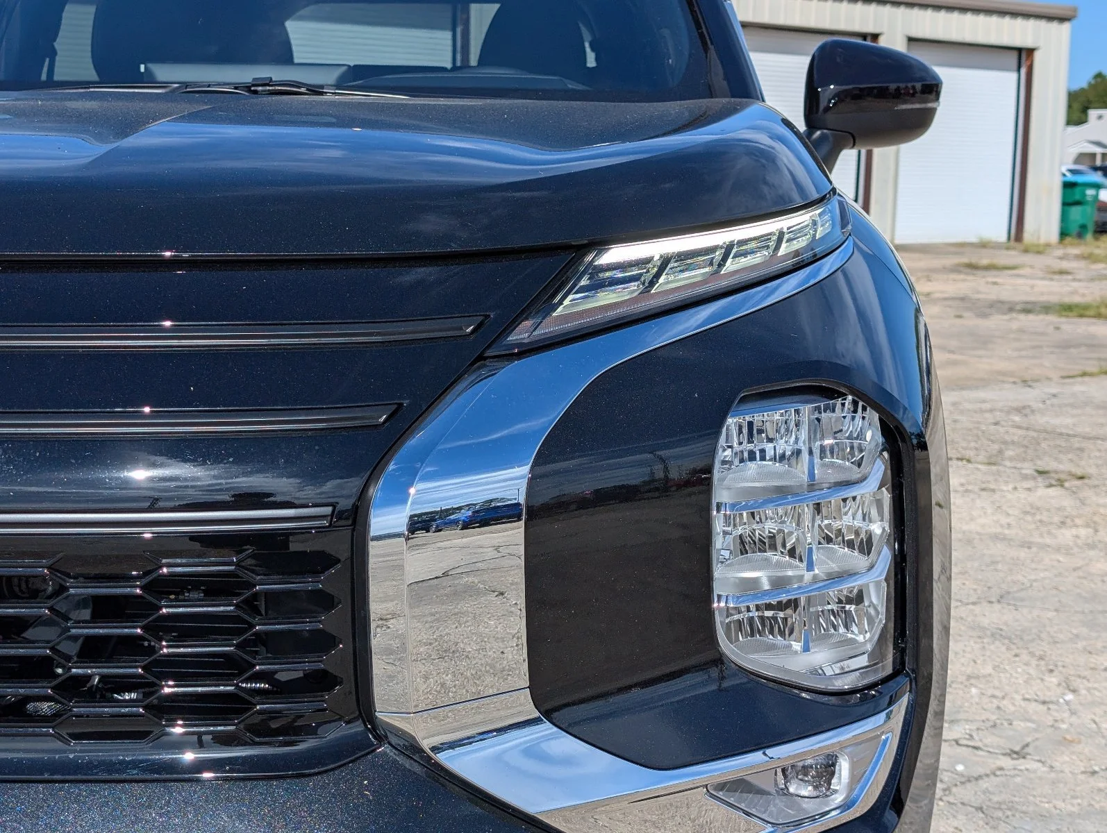 New 2026 Black Mitsubishi LE image 12