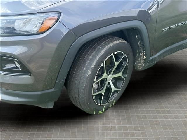 Used 2024 Gray Jeep Limited image 4