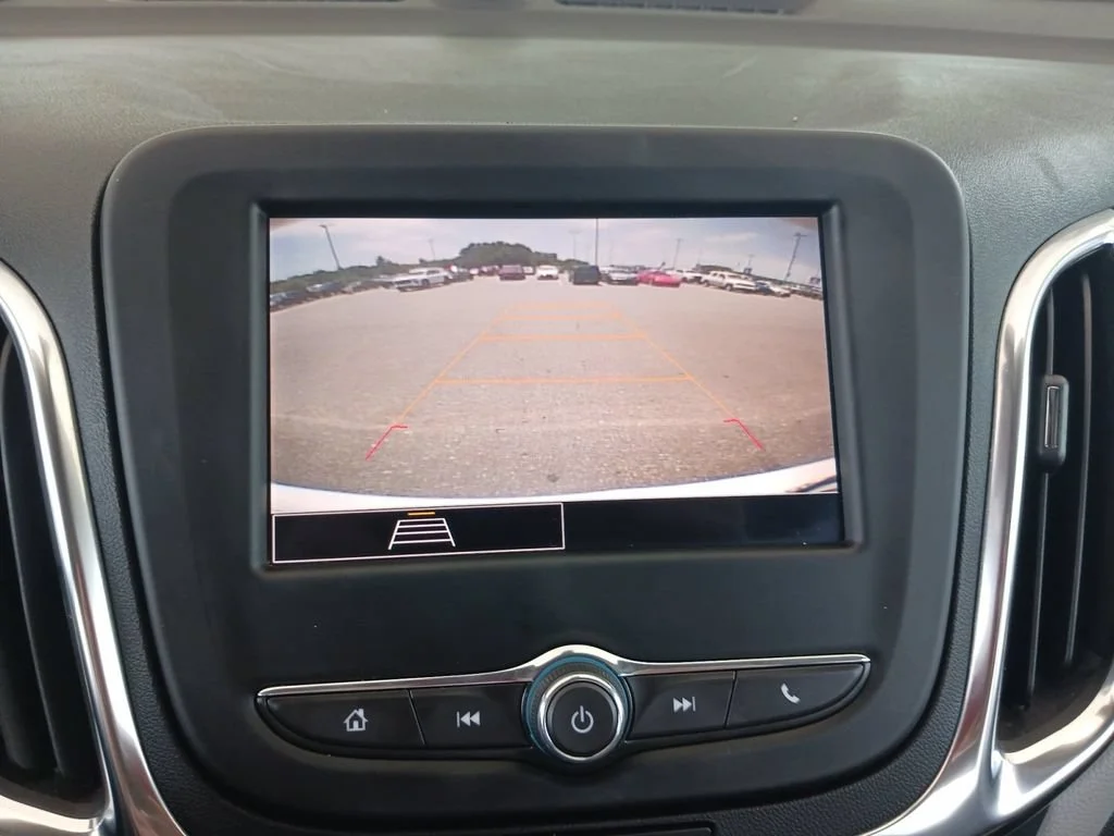 Used 2024 Summit White Chevrolet LT image 21