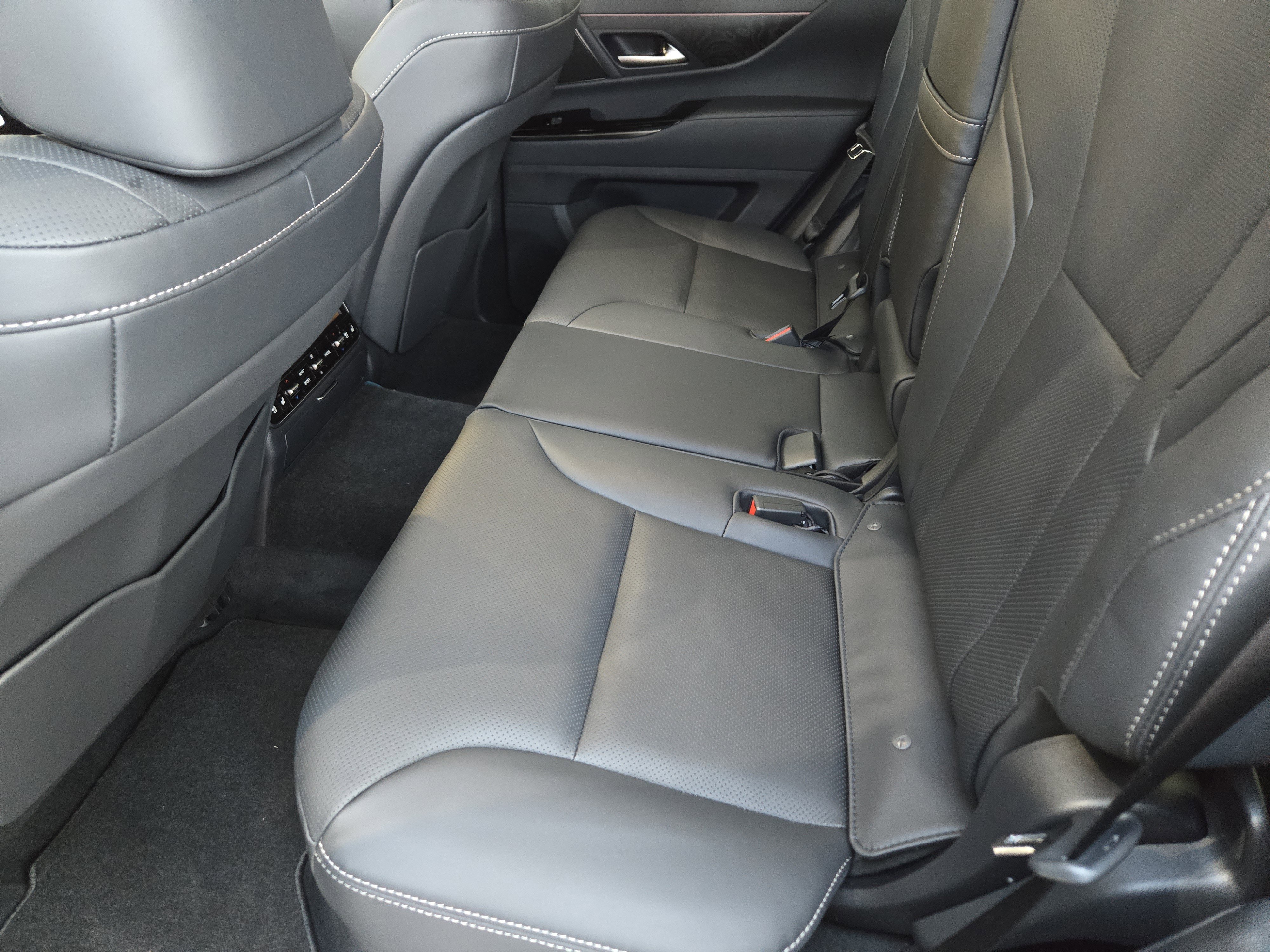 2026 Lexus LX 700h Luxury - Photo 19