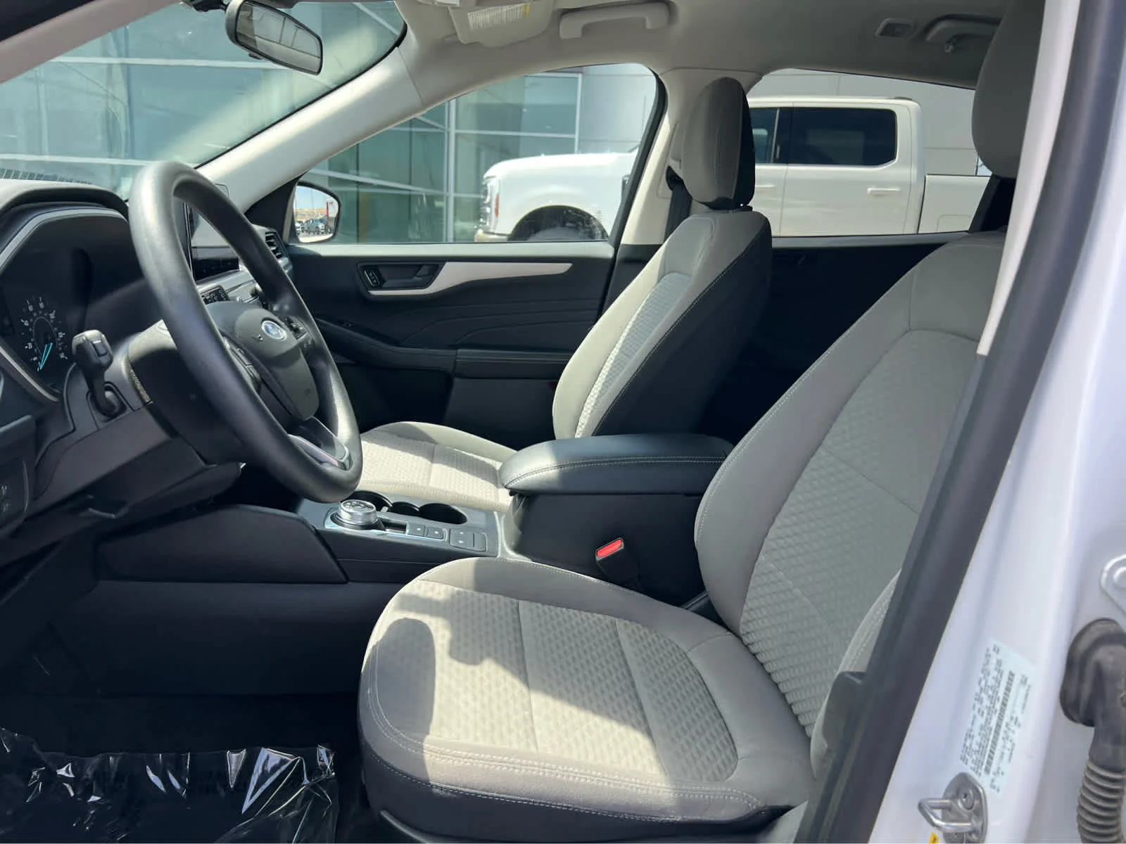Certified Used 2022 Oxford White Ford SE image 27