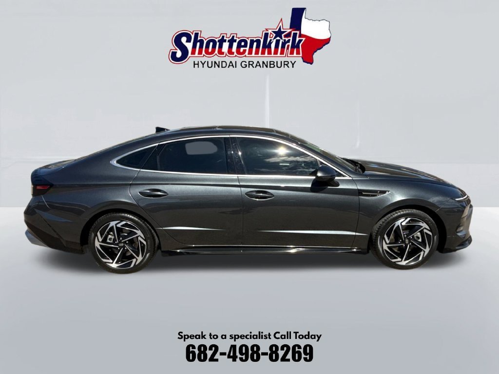 Used 2024 Gray Hyundai SEL image 5