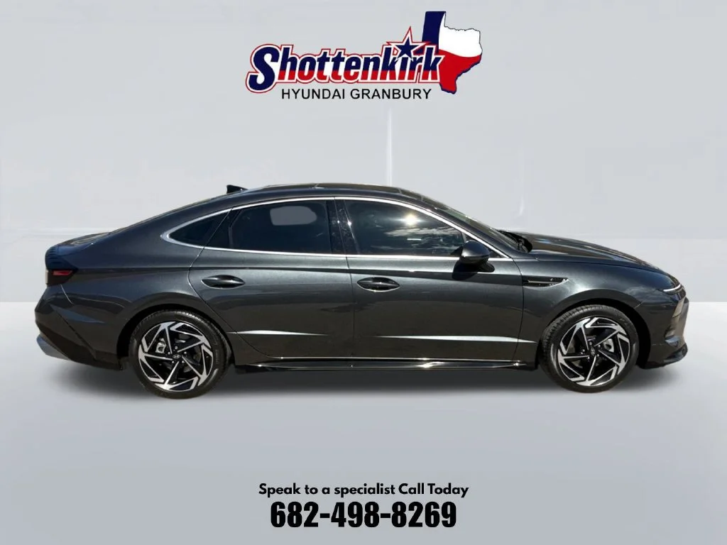 Used 2024 Gray Hyundai SEL image 5
