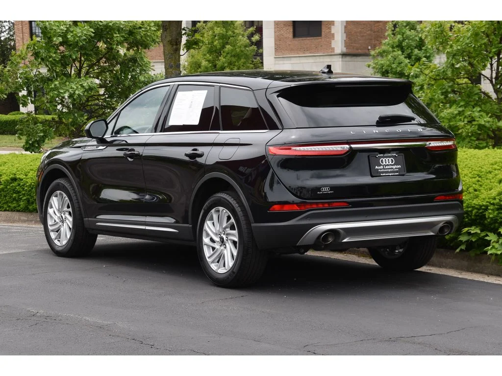 Used 2025 Infinite Black Metallic Clearcoat Lincoln Premiere image 6