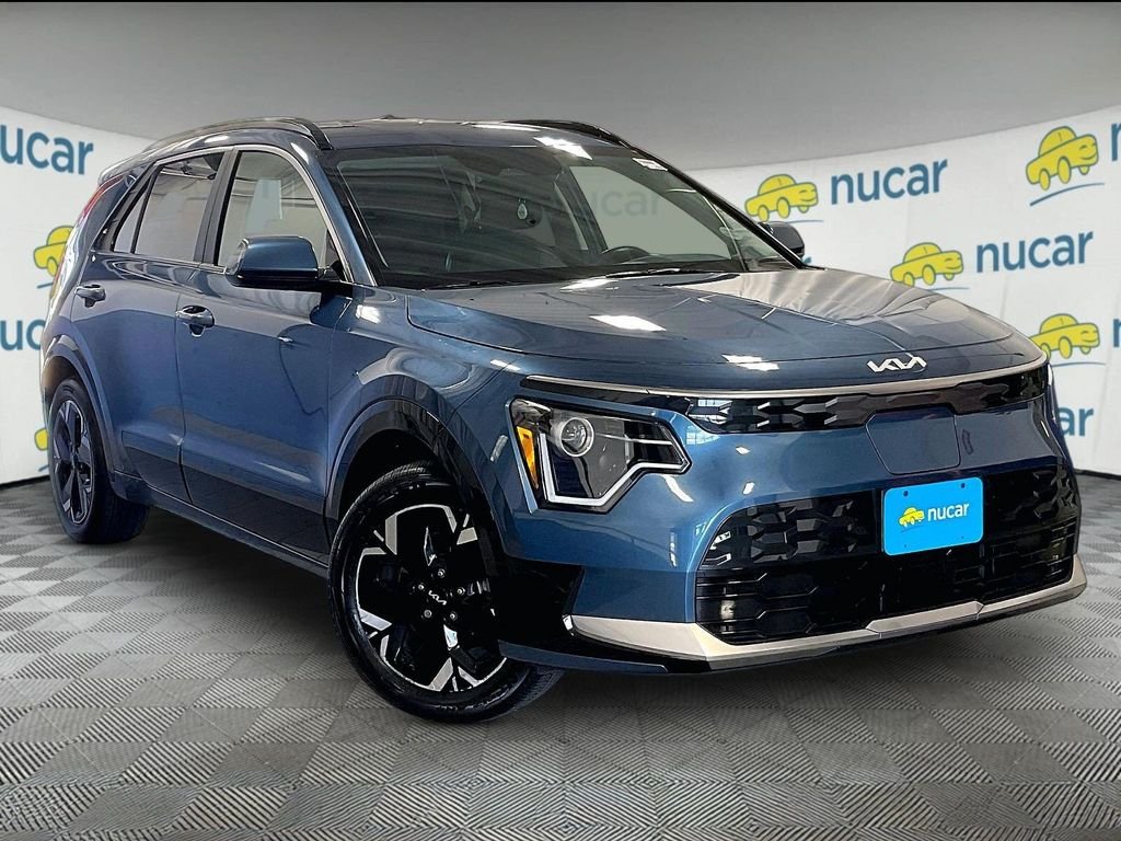Used 2024 Blue Kia Wind image 1