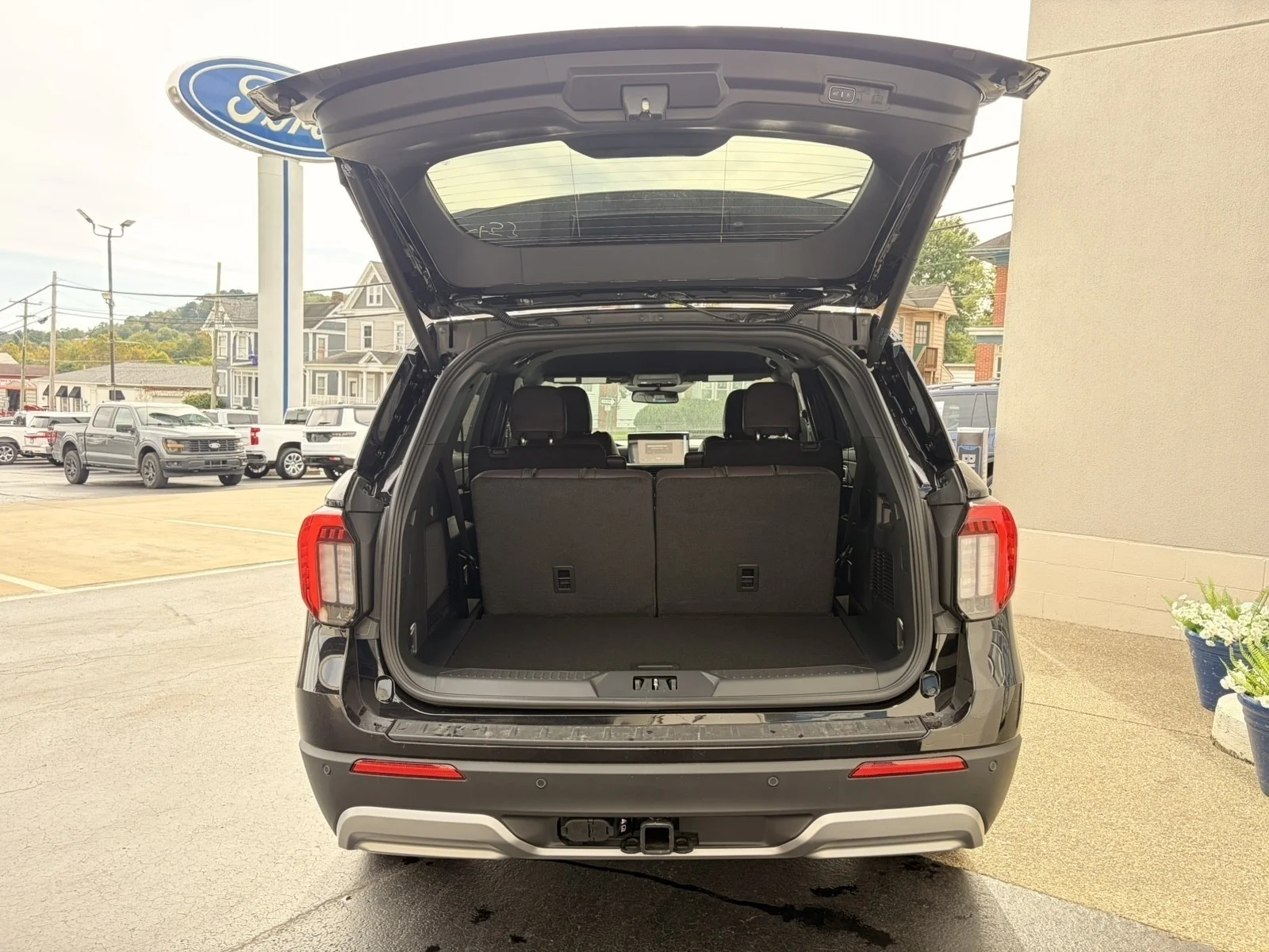 New 2027 Agate Black Metallic Ford Platinum™ image 8