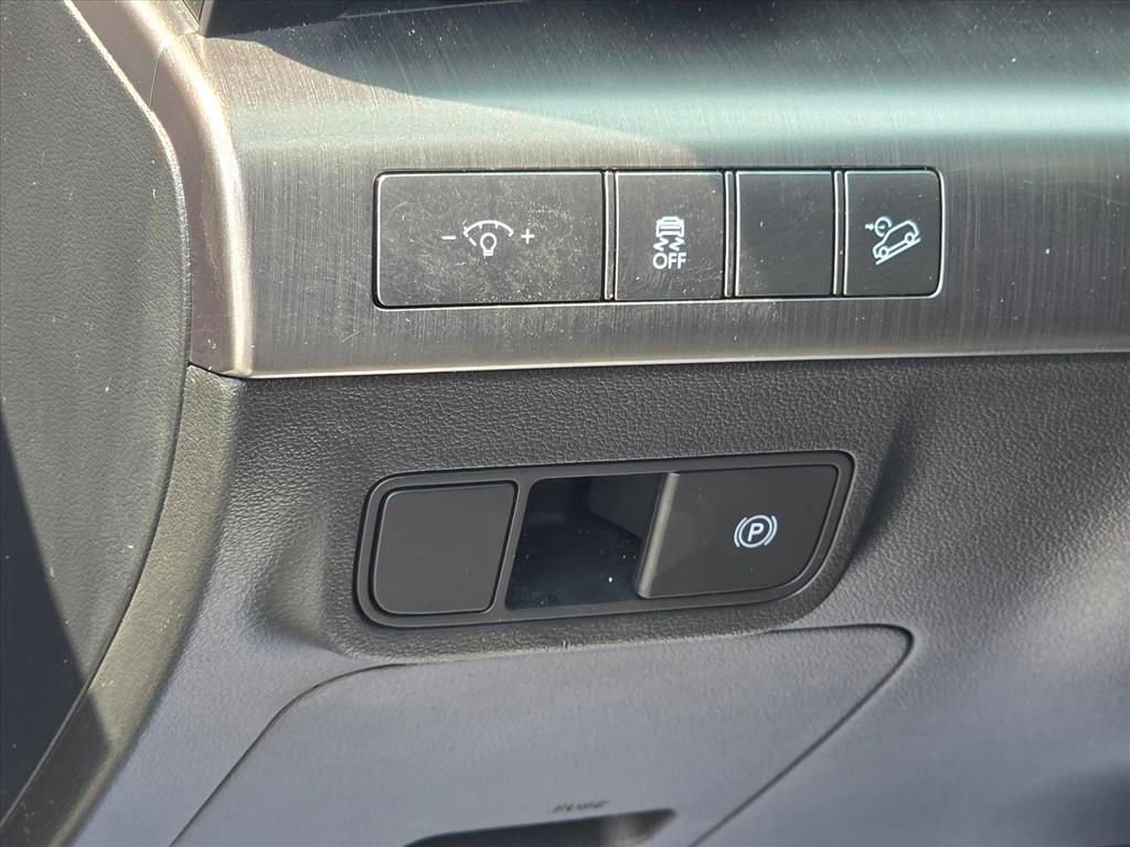 Used 2025 Gray Hyundai SEL image 8
