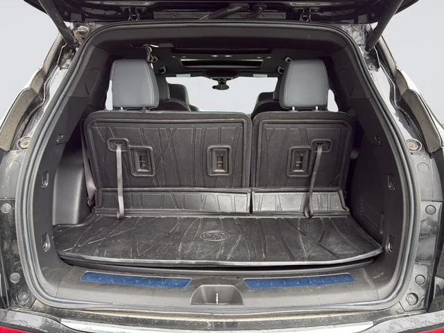 Used 2023 Black Buick Essence image 32