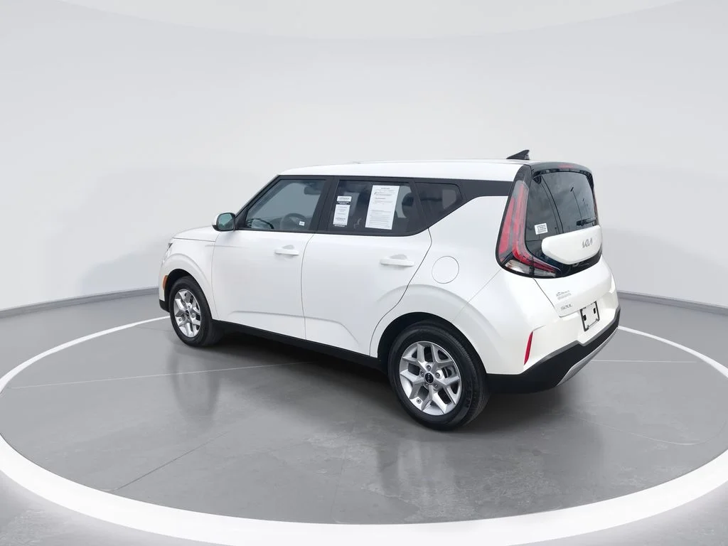 Used 2025 White Kia LX image 6