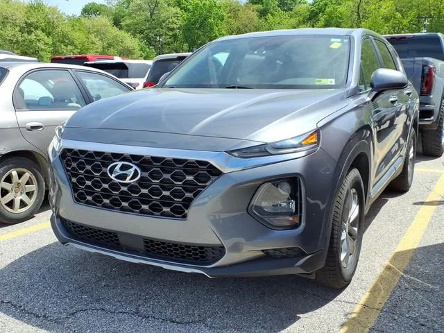 Used 2019  Hyundai SE image 1
