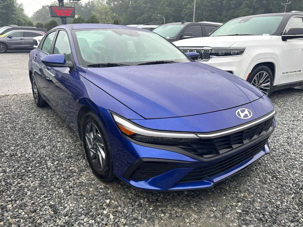 Used 2024 Blue Hyundai SEL image 2