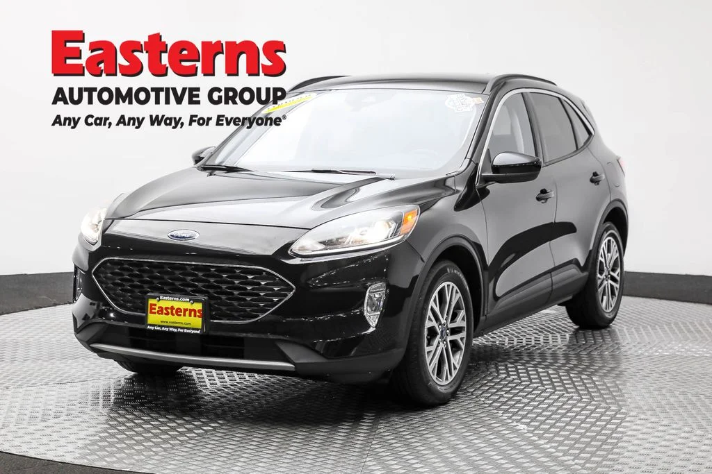 Used 2021 Black Ford SEL image 1