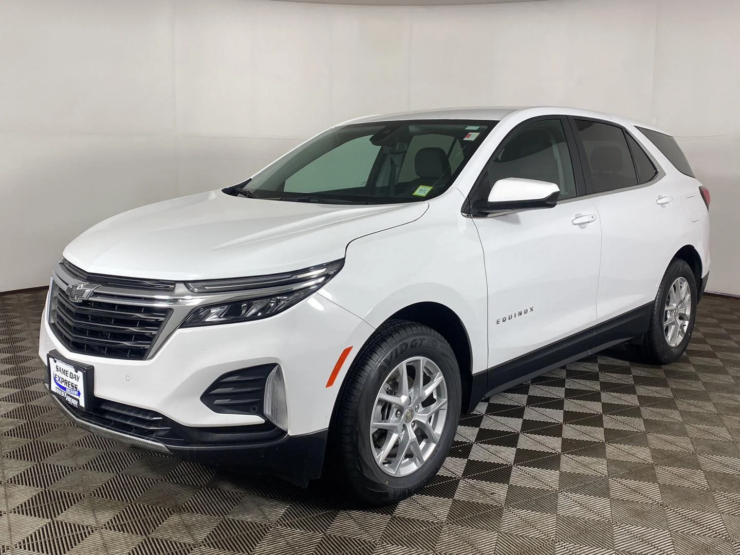 Used 2024 Summit White Chevrolet LT image 11