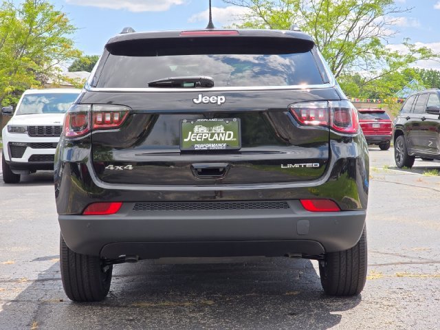 New 2026 Diamond Black Crystal Pearl-Coat Exterior Paint Jeep Limited image 29