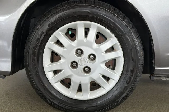 Used 2005 Magnesium Metallic Honda LX image 27
