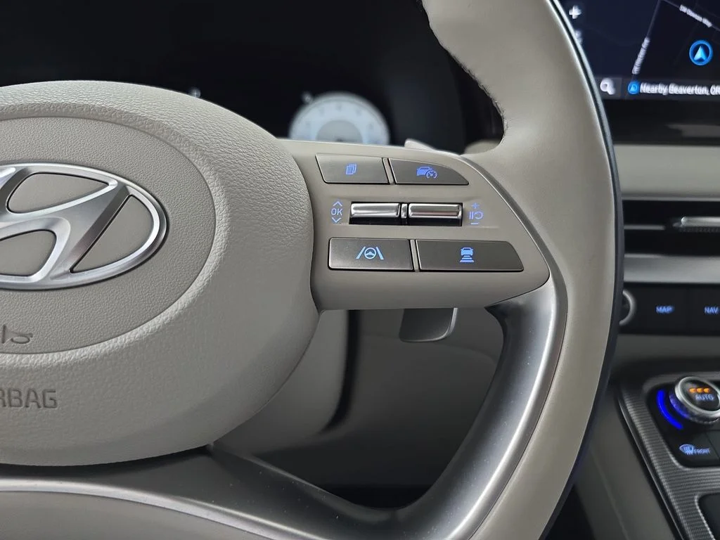 Used 2025 White Hyundai Calligraphy image 21