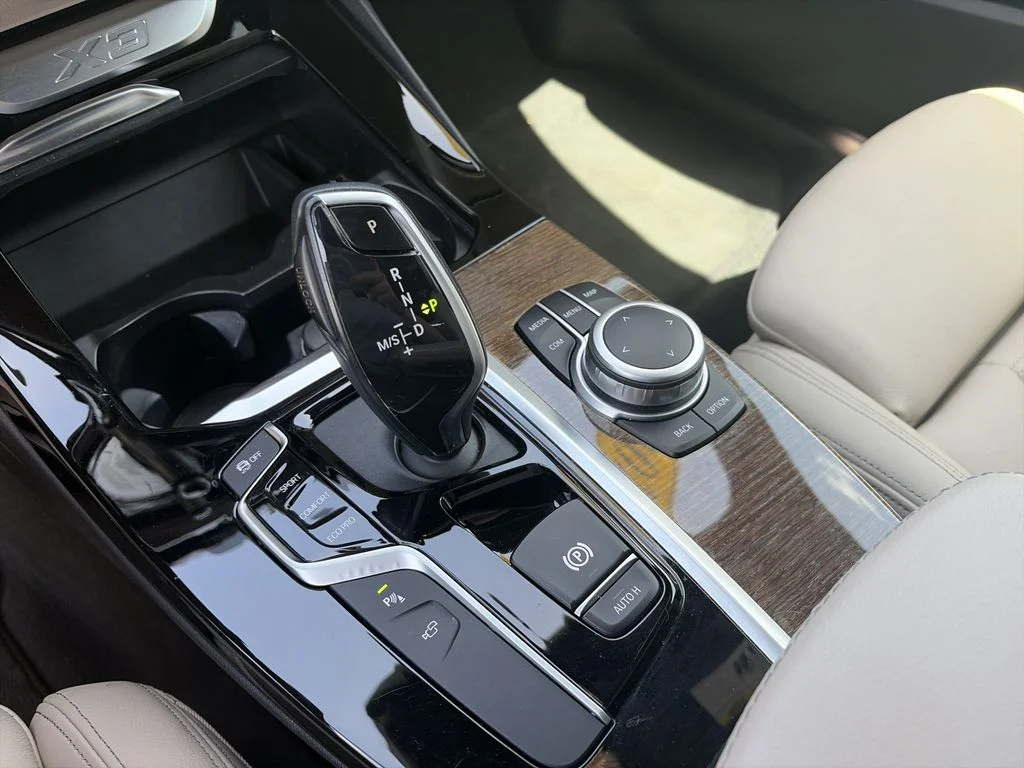 Used 2020 White BMW sDrive30i image 27