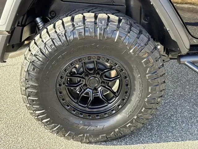 New 2026 Black Clear-Coat Exterior Paint Jeep Rubicon image 17