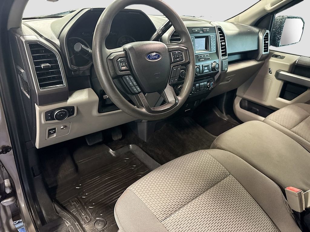 Used 2018  Ford XL image 9