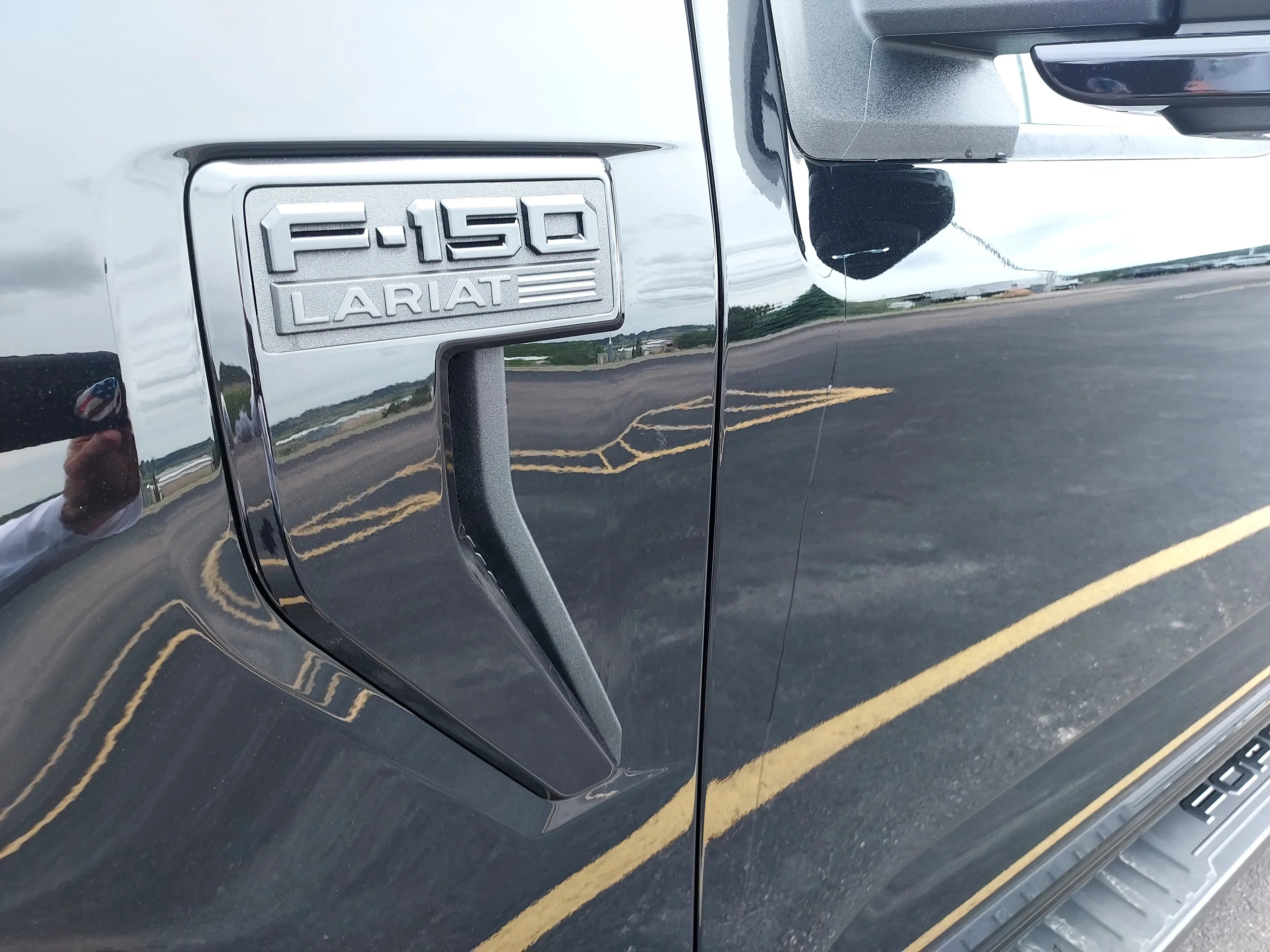 New 2026 Agate Black Metallic Ford LARIAT image 4