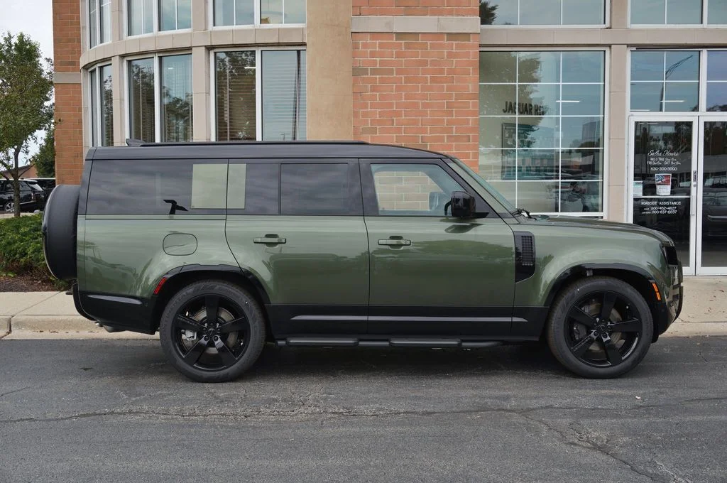 New 2026 Woolstone Green Land Rover X-Dynamic SE image 7