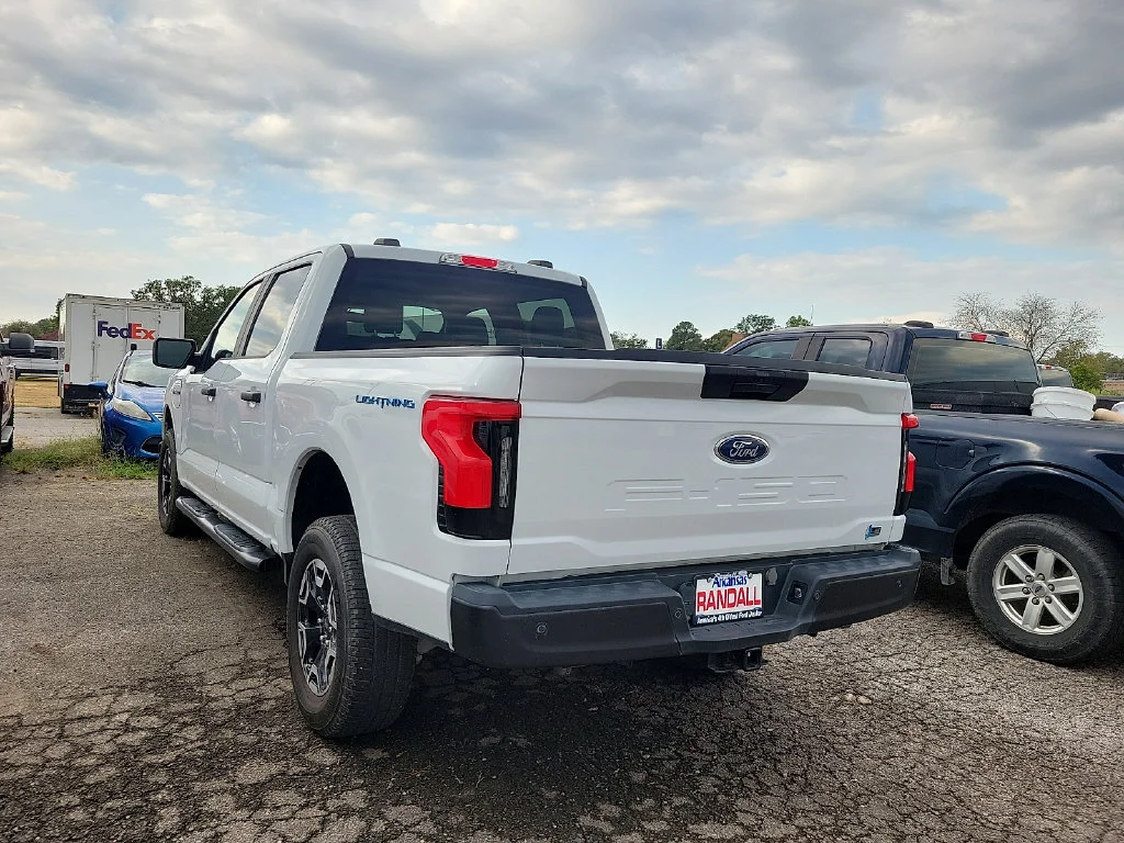 Used 2023 Oxford White Ford Pro image 3