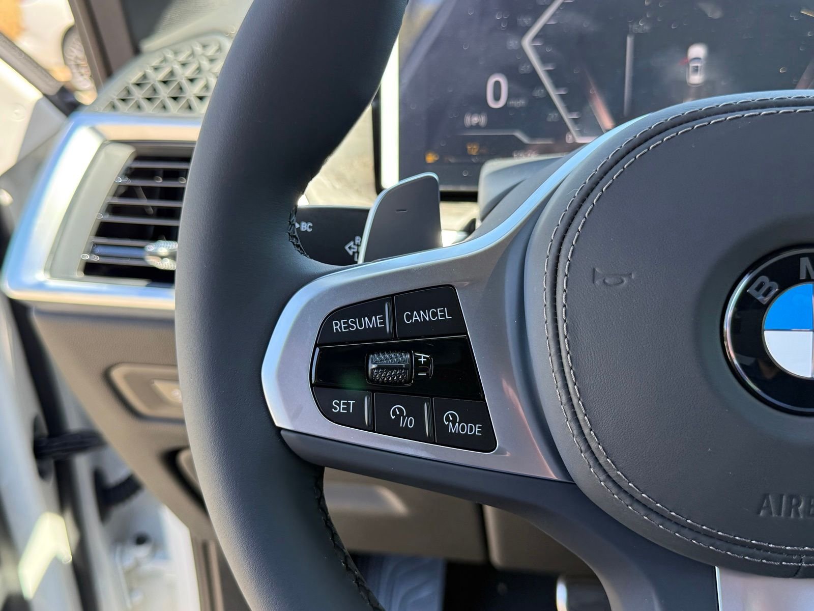 New 2026 Alpine White BMW sDrive40i image 25