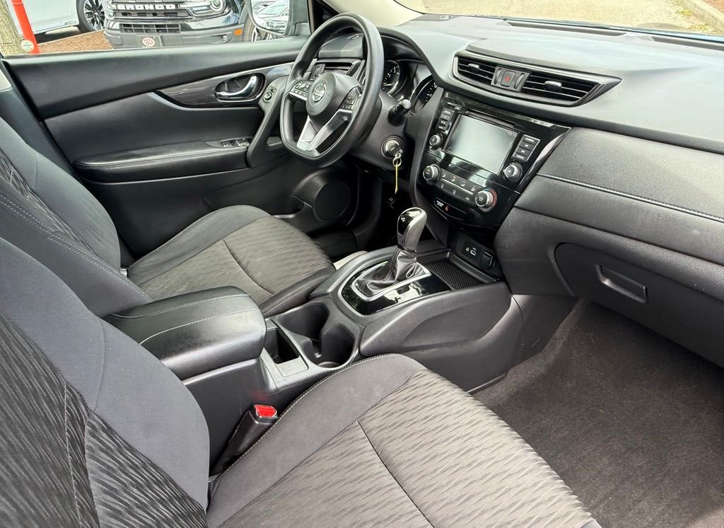 Used 2018 Blue Nissan S image 26