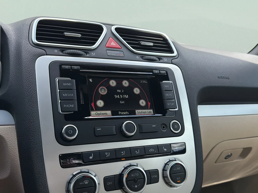 Used 2014 Brown Metallic Volkswagen Komfort Edition image 11