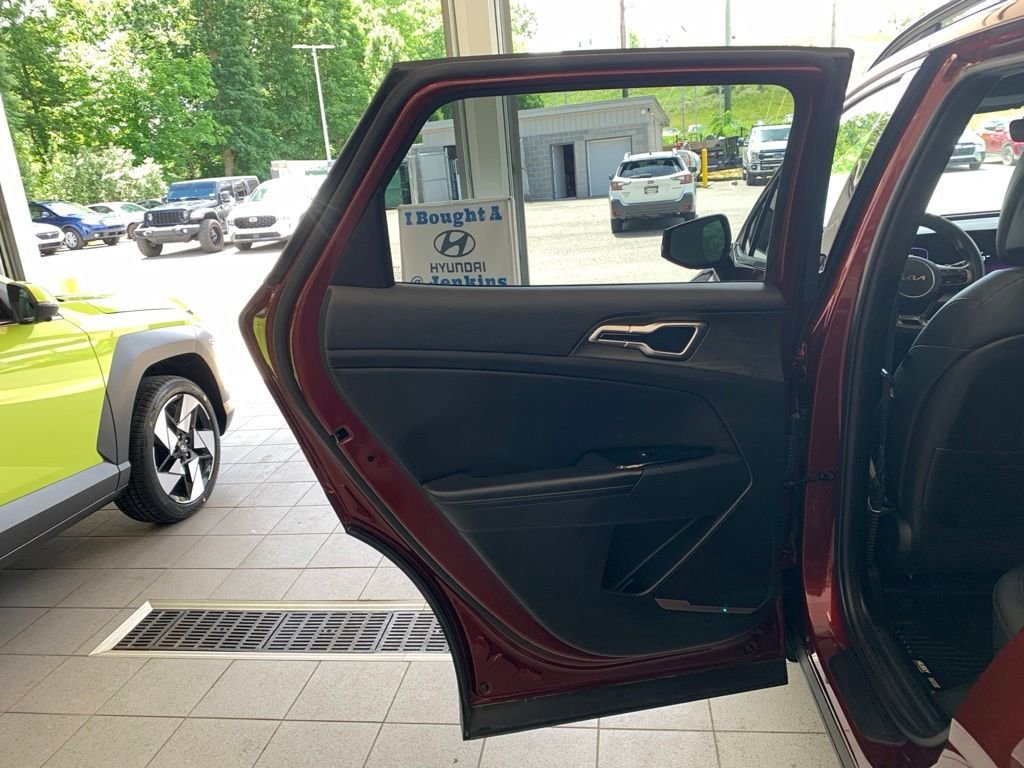 Used 2023 Red Kia X-Line image 12