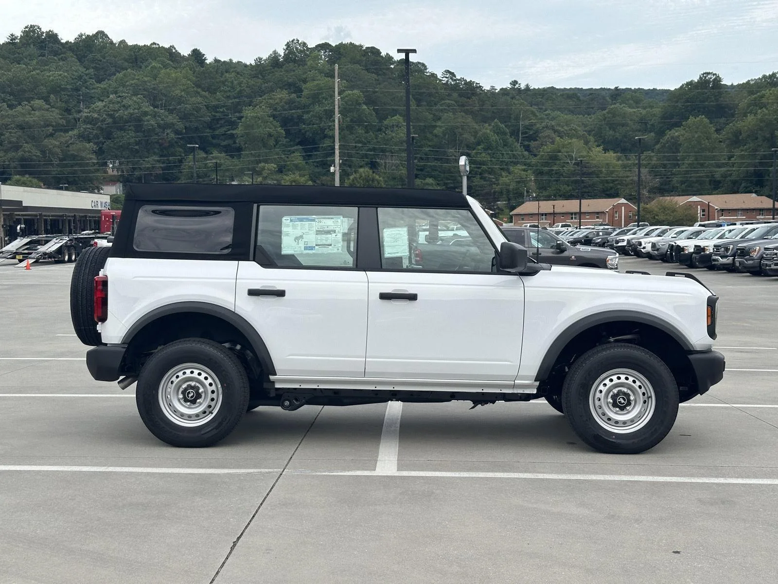 2025 Ford Bronco 4-Door Base - Photo 8