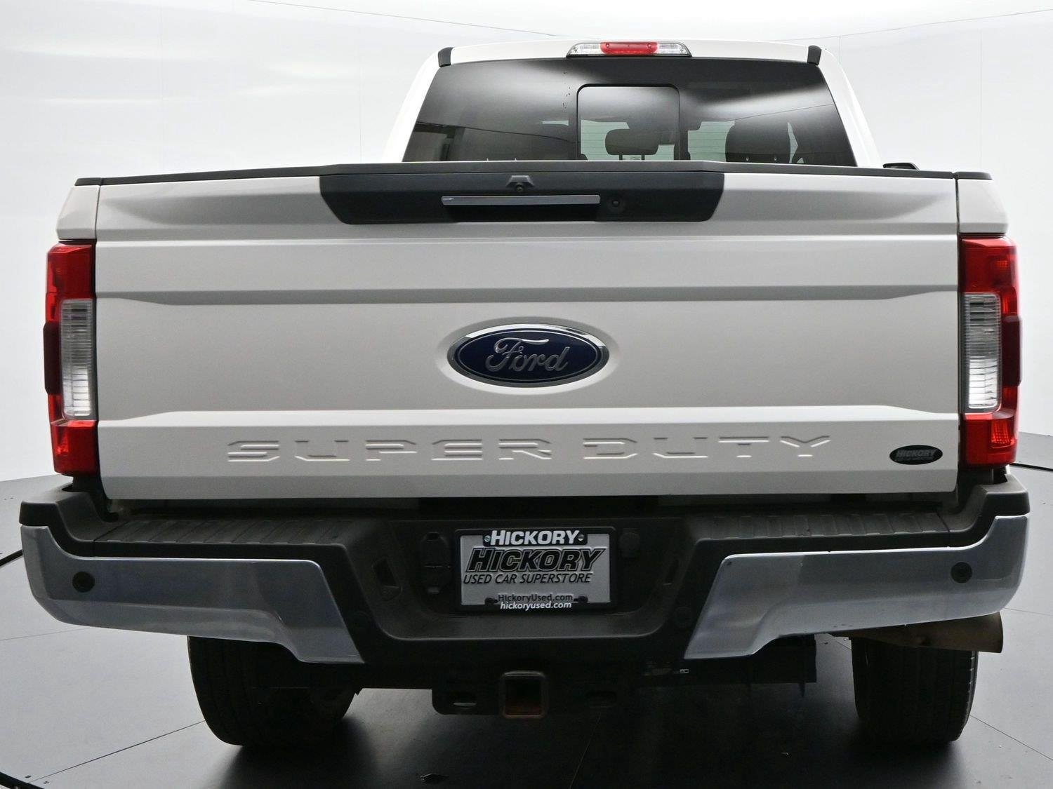 Used 2019 White Platinum Metallic Tri-Coat Ford Lariat image 6