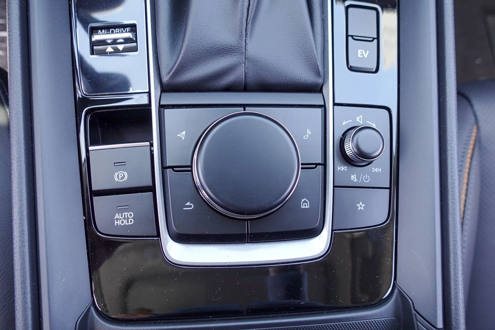 New 2026 Machine Gray Metallic Mazda Premium image 23