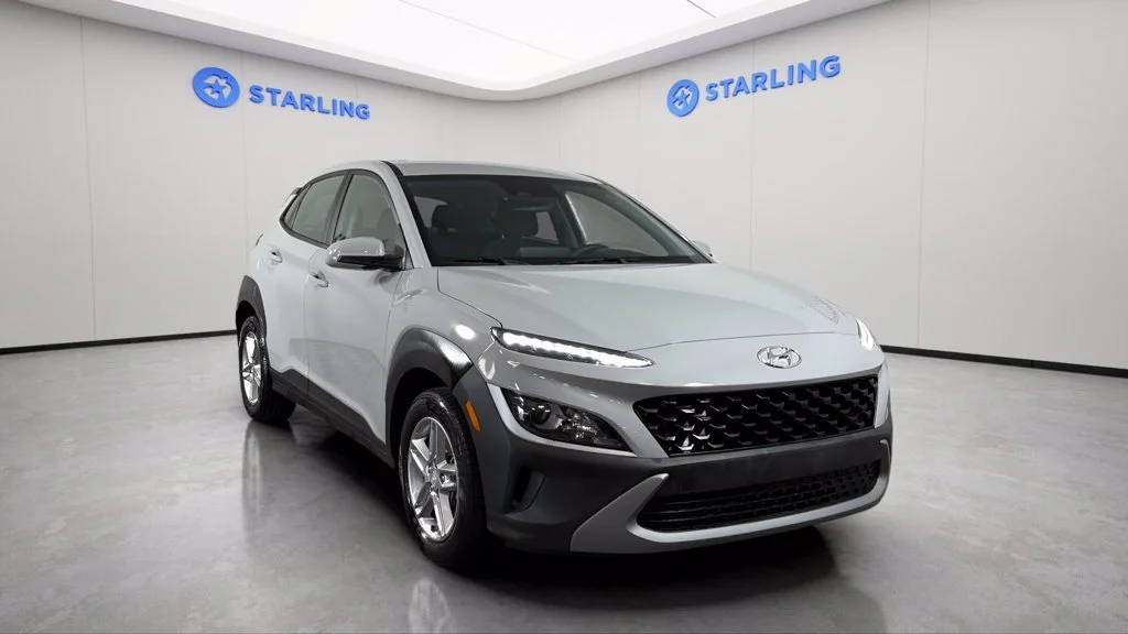 Used 2022 Silver Hyundai SE image 15